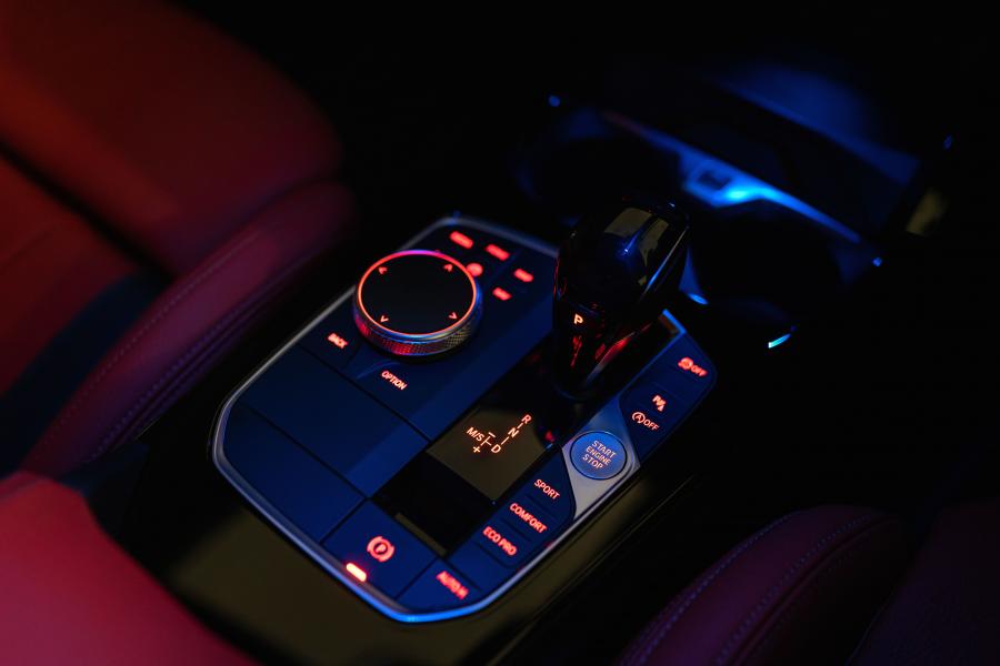 Детали интерьера BMW 118i M Sport (F40) 2019 года  (SG) (фото 6 из 13)